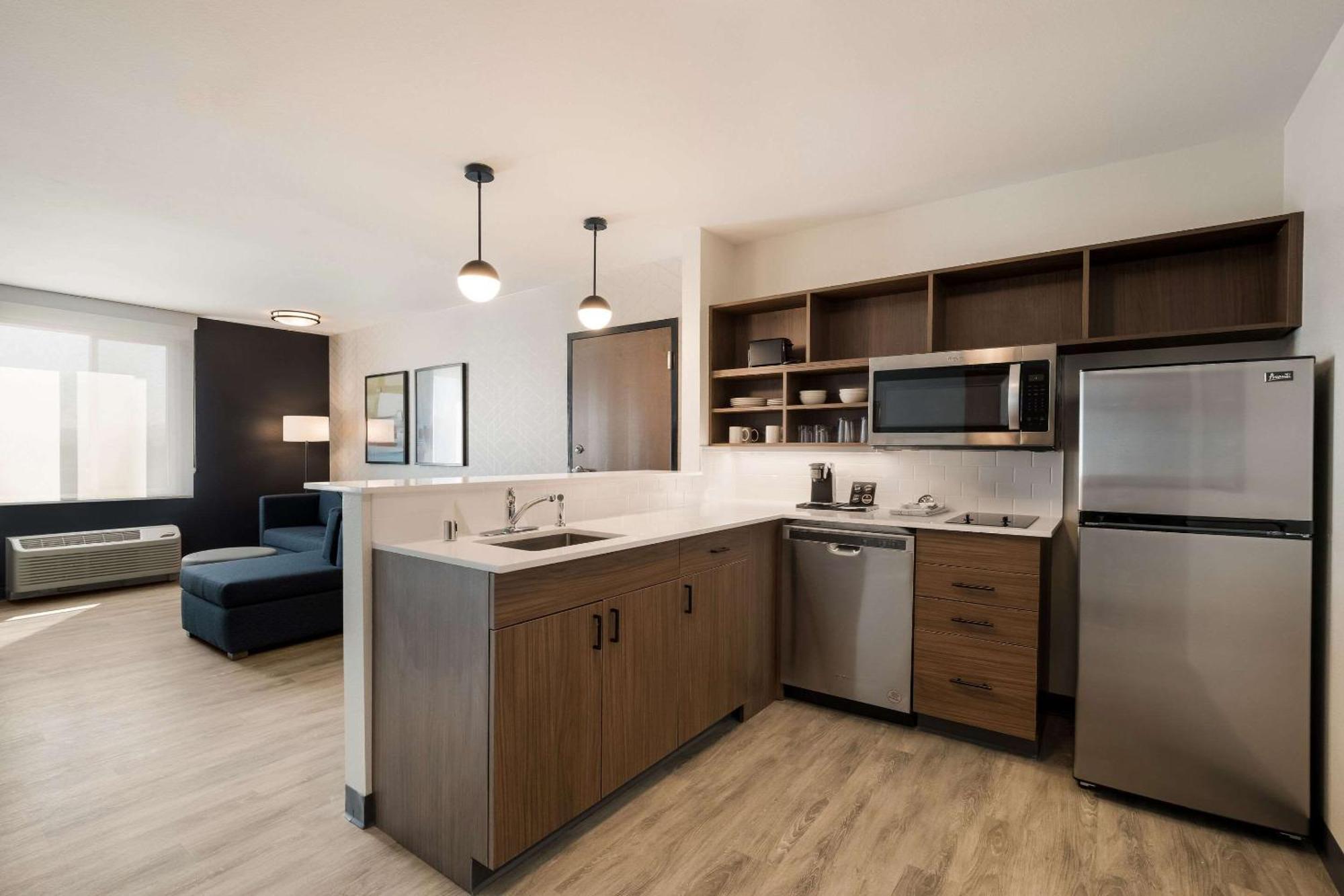 Everhome Suites Corona Exterior foto