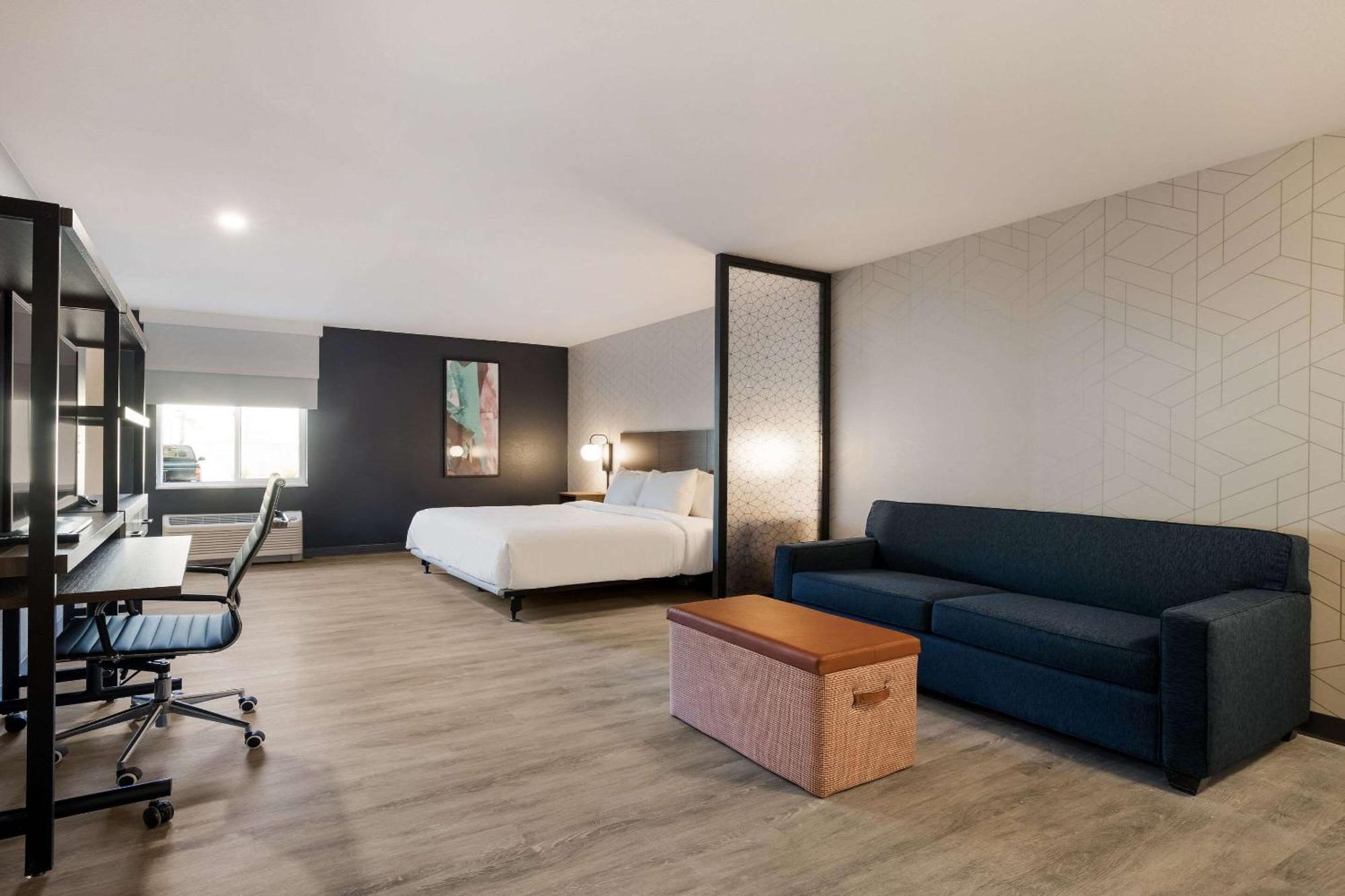Everhome Suites Corona Exterior foto